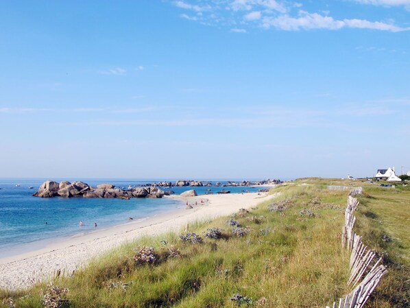 Una spiaggia nelle vicinanze