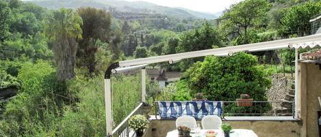 屋外ダイニングエリア