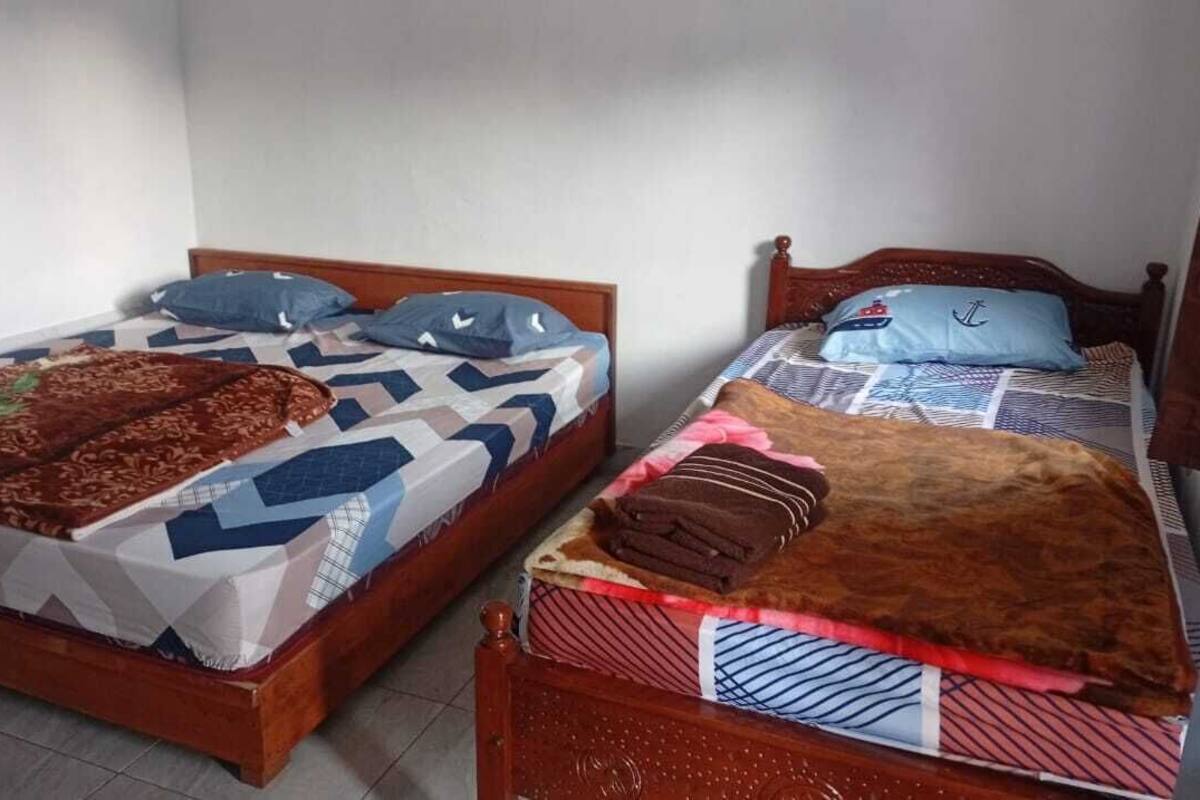 Desk, bed sheets