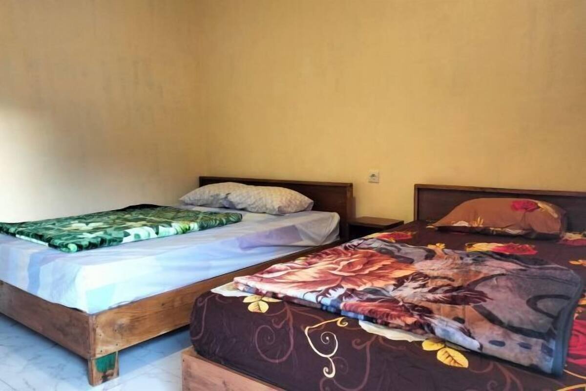 Desk, bed sheets