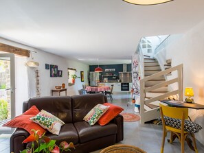 Televisión y chimenea 