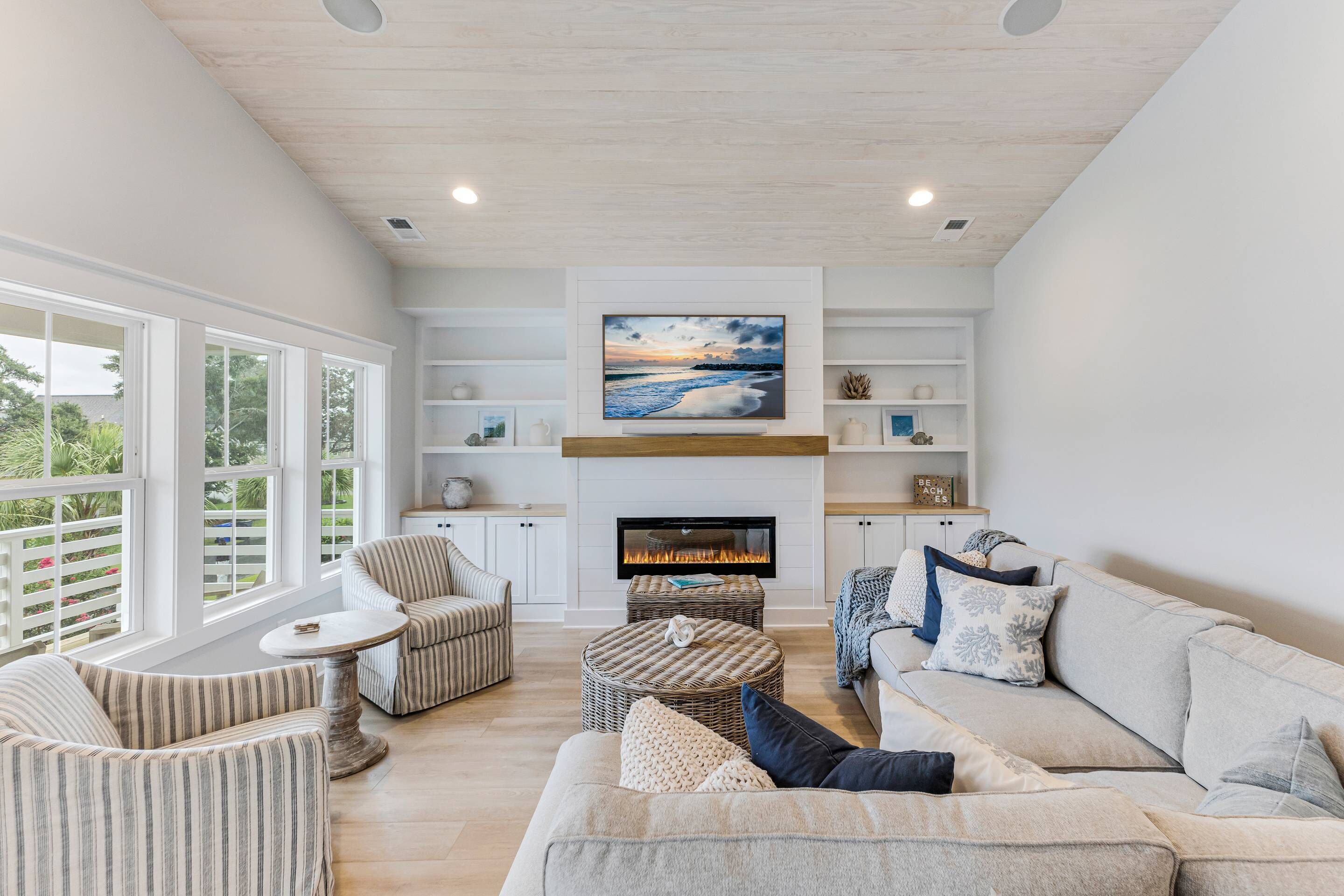 Smart TV, table tennis, stereo