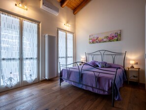 2 bedrooms, desk, internet - Bricco delle Rondini by Interhome (Alba)