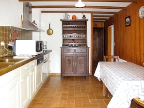 Frigorifero, microonde, forno, lavastoviglie
