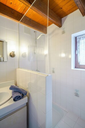 Bathroom - Chez Jeanne by Interhome (Crozon-Morgat)