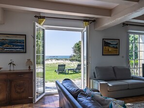 Televisión y chimenea 