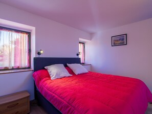 3 bedrooms, iron/ironing board, WiFi