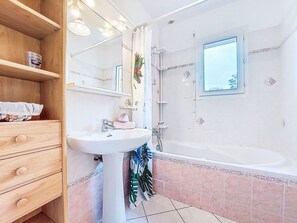 Towels - Kerguntuil by Interhome (Pleumeur Bodou)