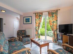 TV - Palacret by Interhome (Trégastel)