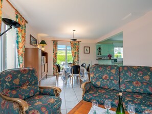 TV - Palacret by Interhome (Trégastel)