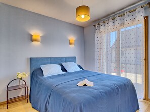 5 slaapkamers, een strijkplank/strijkijzer, wifi