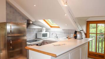 Réfrigérateur, micro-ondes, four, lave-vaisselle