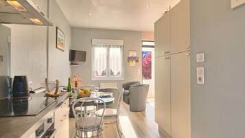 Réfrigérateur, micro-ondes, four, lave-vaisselle