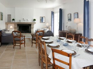 Dining - Pen Er Guer by Interhome (St Gildas-de-Rhuys)