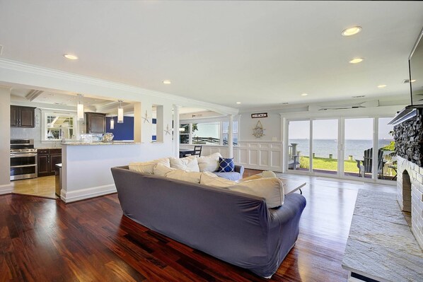 TV - Spend the Holidays on the Bay at One-Level House with Private Beach Access & Panoramic Bridge Views (Stevensville)