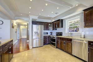 Fridge, microwave, oven, stovetop - Spend the Holidays on the Bay at One-Level House with Private Beach Access & Panoramic Bridge Views (Stevensville)