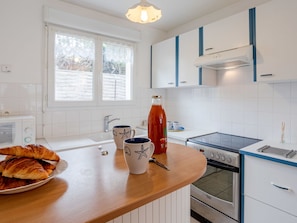 Fridge, microwave, oven, dishwasher - Vacation home Néroli by Interhome (Hauteville sur Mer)
