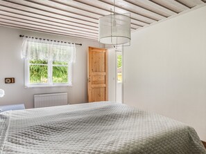 3 Schlafzimmer, Bügeleisen/Bügelbrett