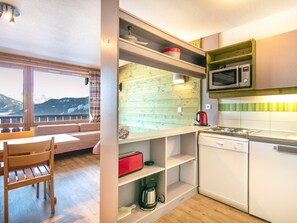 Fridge, microwave, dishwasher, toaster