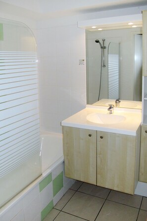 Bathroom - L'Allée des Dunes by Interhome (Ondres)