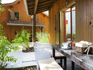 Outdoor dining - Les Rives du Lac by Interhome (Lacanau)