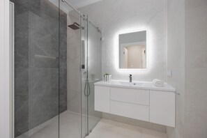 Bathroom - Two-bedroom Lux Apartment by Renters (Warsaw)