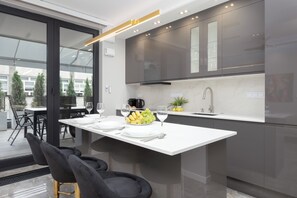 Private kitchenette - Two-bedroom Lux Apartment by Renters (Warsaw)