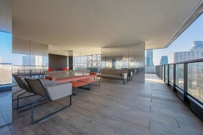Sundeck - Two-bedroom Lux Apartment by Renters (Warsaw)