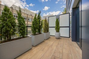 Balcony - Two-bedroom Lux Apartment by Renters (Warsaw)