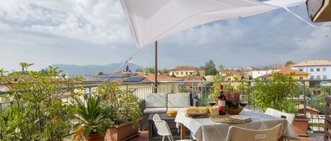 تناول الطعام بالخارج