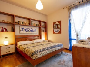 2 Schlafzimmer, Schreibtisch, Bügeleisen/Bügelbrett, WLAN
