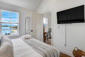 1 bedroom, travel cot, WiFi, bed sheets