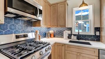 冰箱、微波炉、烤箱、炉灶