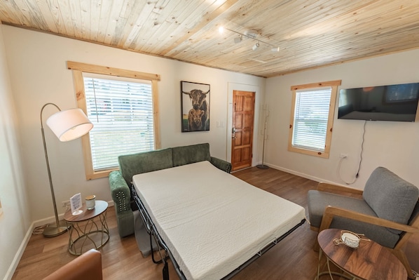 1 bedroom, iron/ironing board, travel cot, WiFi