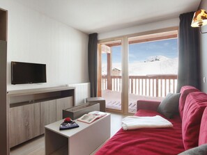 TV - Odalys Référence Front de Neige by Interhome (La Plagne)