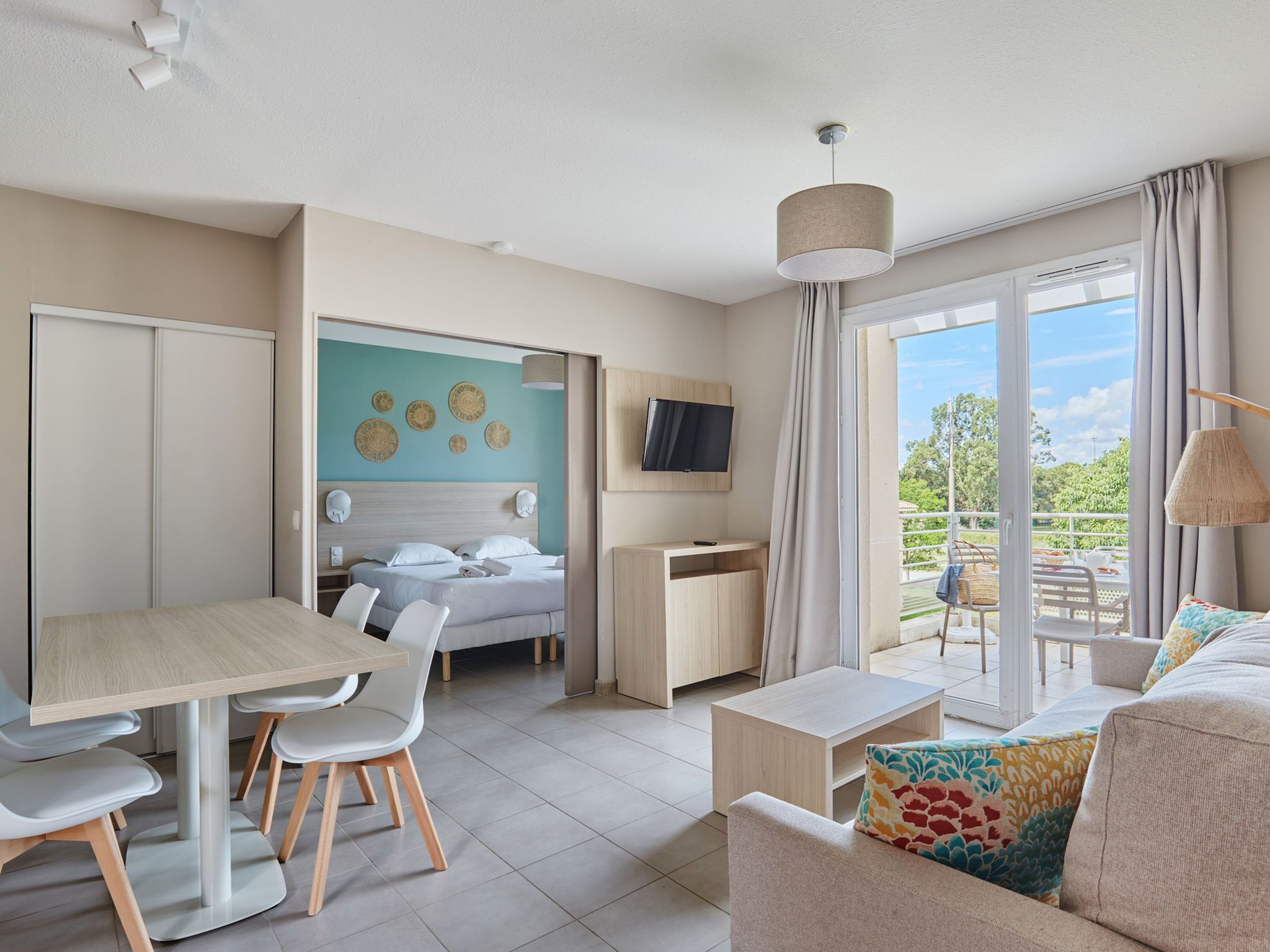 المنشأة من الداخل