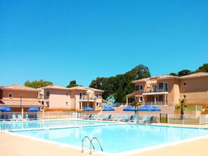 Pool - Odalys Référence Les Océanides by Interhome (La Londe Les Maures)