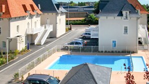 A heated pool - Odalys Référence Le Domaine des Dunettes by Interhome (Cabourg)