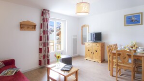 Living area - Odalys Référence L'Ours Blanc by Interhome (Les Deux Alpes)