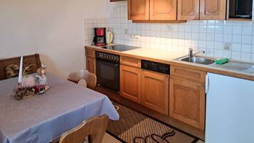 Kühlschrank, Mikrowelle, Ofen, Geschirrspüler