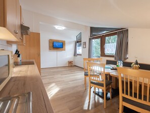 Fridge, microwave, oven, dishwasher - Alpenchalets by Interhome (Zell am See)