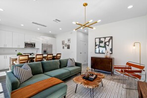 Een televisie en een kantoor