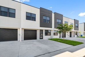 Exterior - Brand New Tampa Townhouse Prime Location (Tampa)