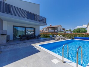 Et oppvarmet basseng