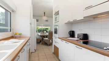 KĂŒhlschrank, Mikrowelle, Ofen, GeschirrspĂŒler