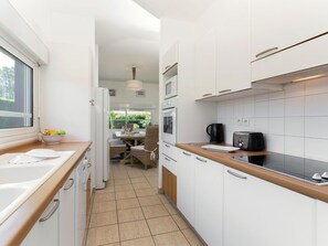 Kühlschrank, Mikrowelle, Ofen, Geschirrspüler