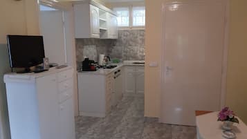 Réfrigérateur, micro-ondes, four, grille-pain