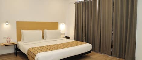 Laptop workspace, iron/ironing board, free WiFi, wheelchair access