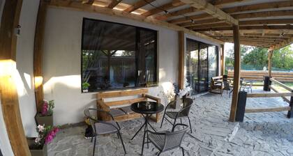 Tranquil 2-bedroom villa in Smolcha with fitness room, WiFi, AC