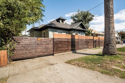 Charming Pet Friendly 3-BR Home in Downtown Riverside, Perfect for Monthly Stays